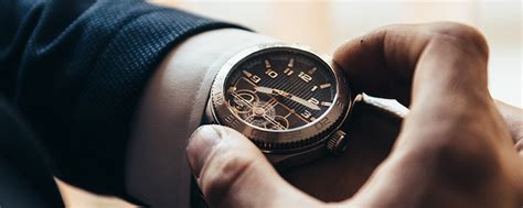 como saber si un reloj coach es original|Cómo saber si un reloj es original: claves del experto.